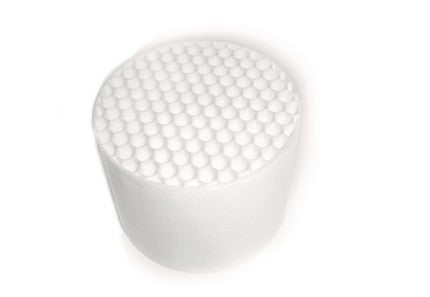 Drielaagse hexagonale honingraat in de Memon WATERFILTER die de natuurlijke waterstructuur herstelt