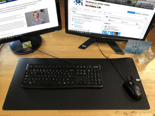Originele Earthing® aardingsmat voor universeel gebruik, in gebruik op de werkplek, de complete set